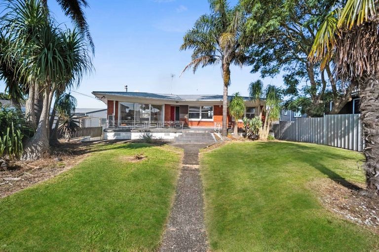 Photo of property in 3 Halberg Street, Papakura, 2110