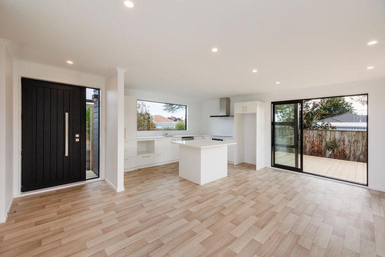 Photo of property in 33 Botanical Road, Takaro, Palmerston North, 4412