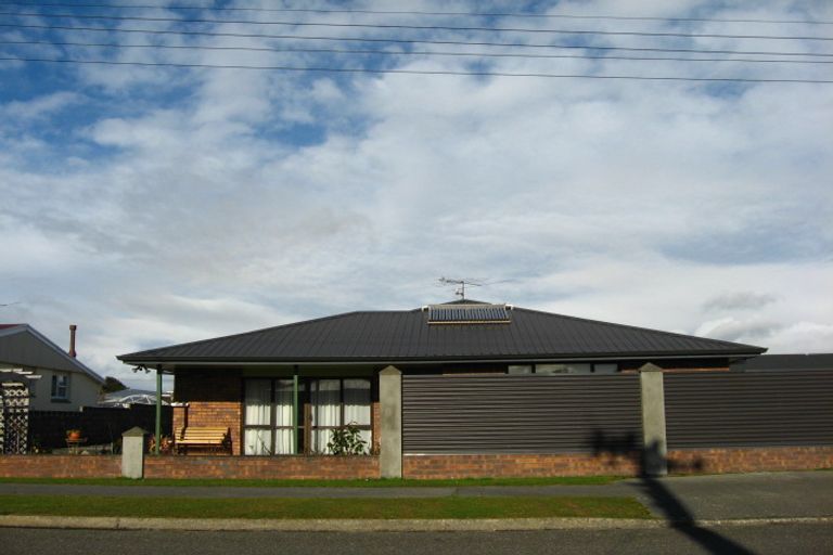 Photo of property in 37 Renfrew Street, Waikiwi, Invercargill, 9810