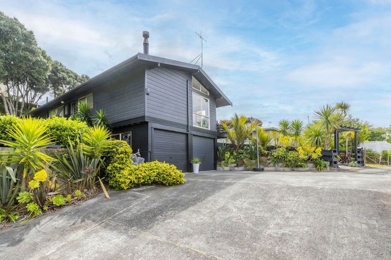 Photo of property in 19 Renown Road, Raumati South, Paraparaumu, 5032