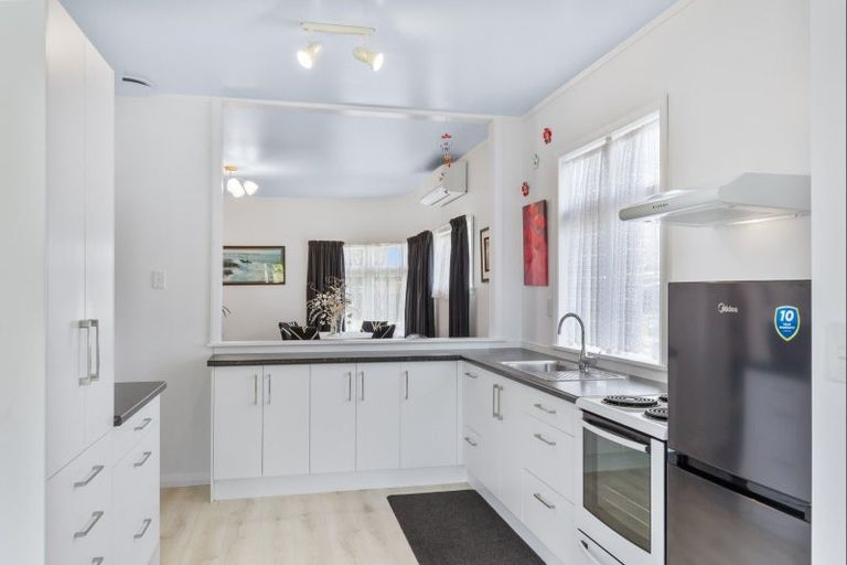 Photo of property in 670 Queen Street East, Levin, 5510