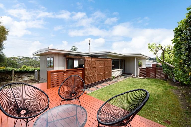 Photo of property in 1/5 Gulf View Road, Murrays Bay, Auckland, 0630