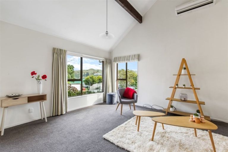 Photo of property in 112 Mark Avenue, Grenada Village, Wellington, 6037