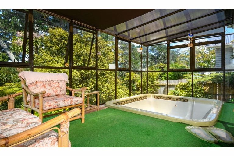 Photo of property in 2/10 Wickstead Place, Massey, Auckland, 0614