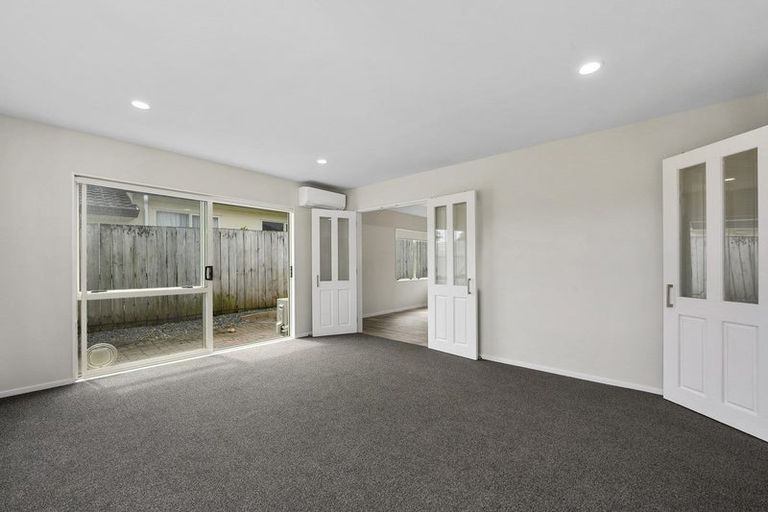 Photo of property in 27 Calypso Way, Unsworth Heights, Auckland, 0632