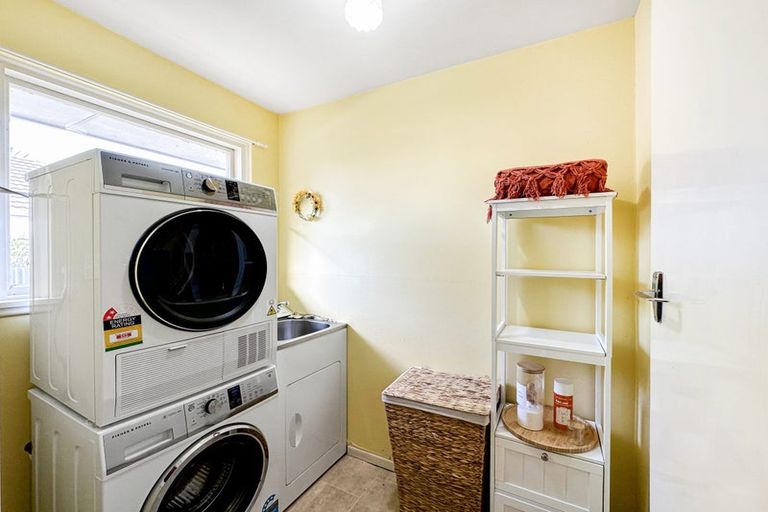 Photo of property in 8 Davidson Crescent, Hornby, Christchurch, 8042