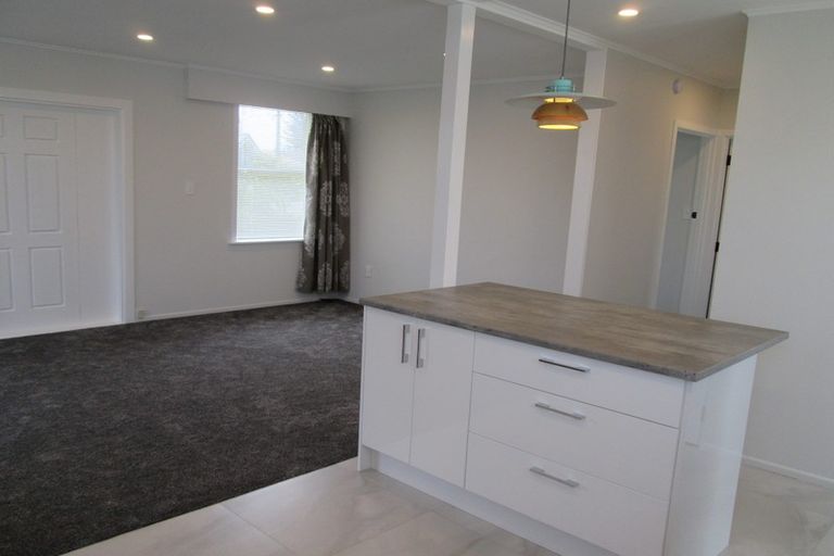 Photo of property in 2/24 Dale Crescent, Pakuranga, Auckland, 2010
