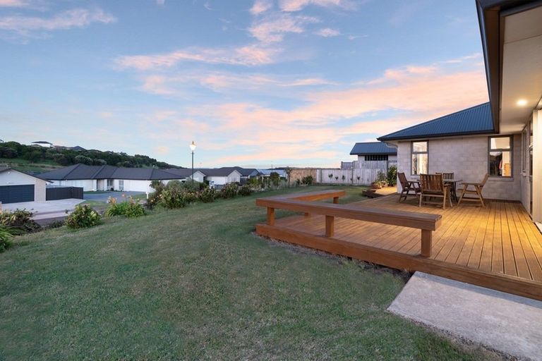 Photo of property in 1 Vantage Place, Omokoroa, 3114