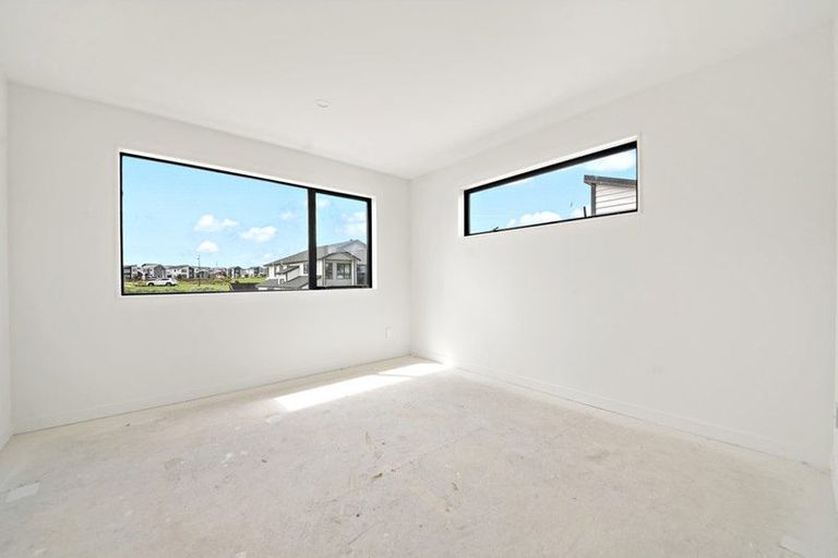 Photo of property in 43 Evergreen Parade, Rosehill, Papakura, 2113
