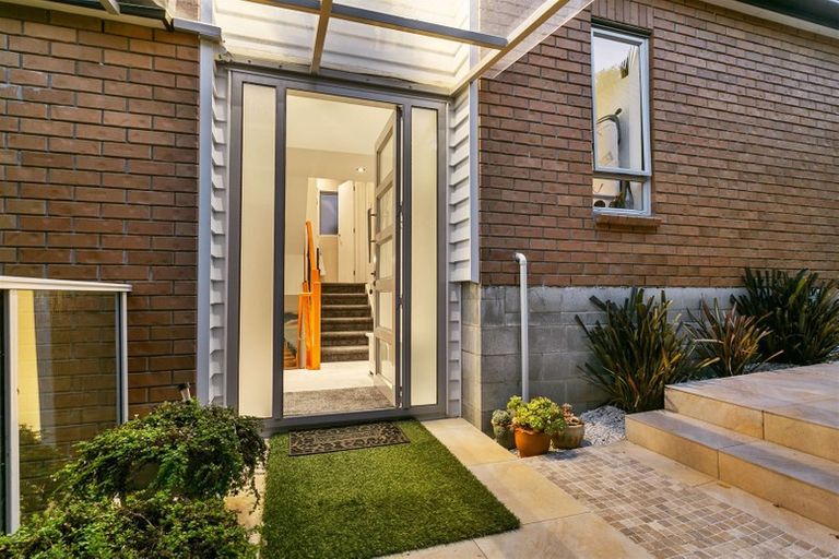 Photo of property in 52a Matipo Road, Mairangi Bay, Auckland, 0630