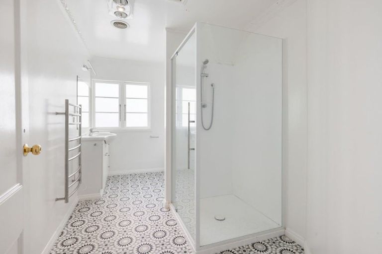 Photo of property in 128 River Road, Hamilton East, Hamilton, 3216
