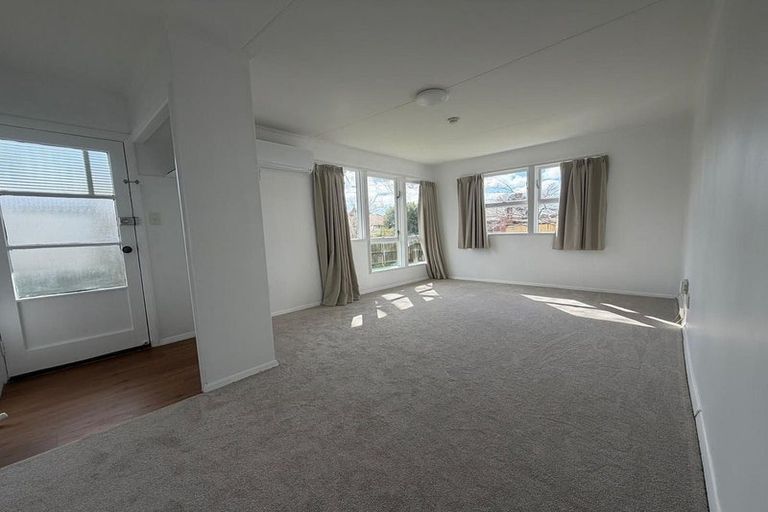 Photo of property in 76 Cambridge Terrace, Papatoetoe, Auckland, 2025