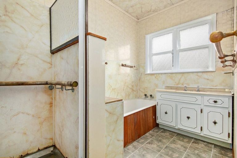 Photo of property in 142 Main Road, Tawa, Wellington, 5028