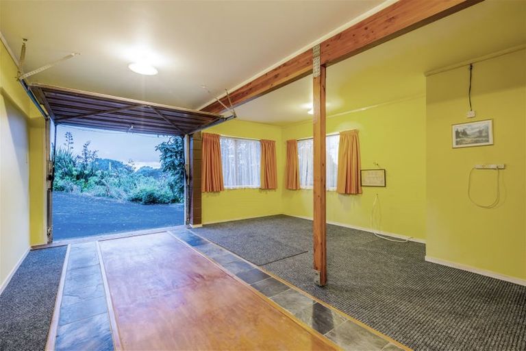 Photo of property in 86 Howard Road, Orere Point, Papakura, 2585