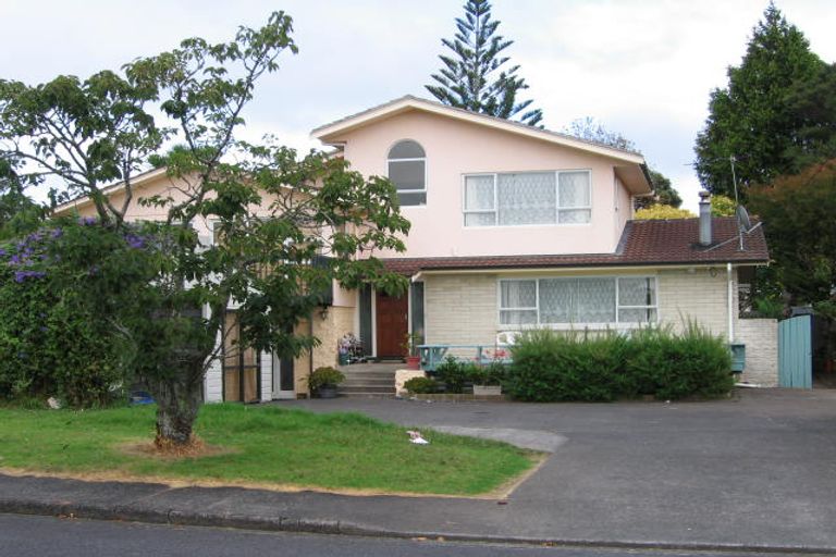 Photo of property in 9 Harrybrook Road, Green Bay, Auckland, 0604