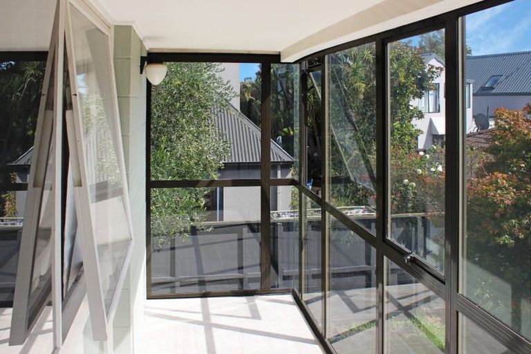 Photo of property in 2/107 Holly Road, St Albans, Christchurch, 8014