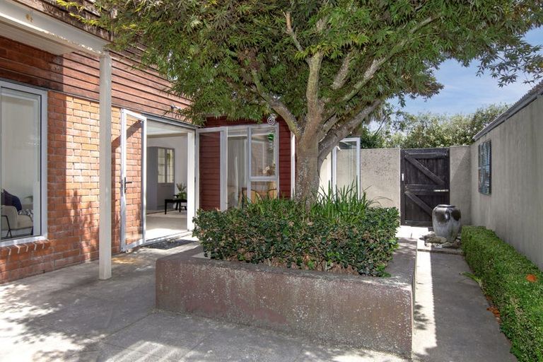 Photo of property in 2/11 Mclellan Place, Ilam, Christchurch, 8041