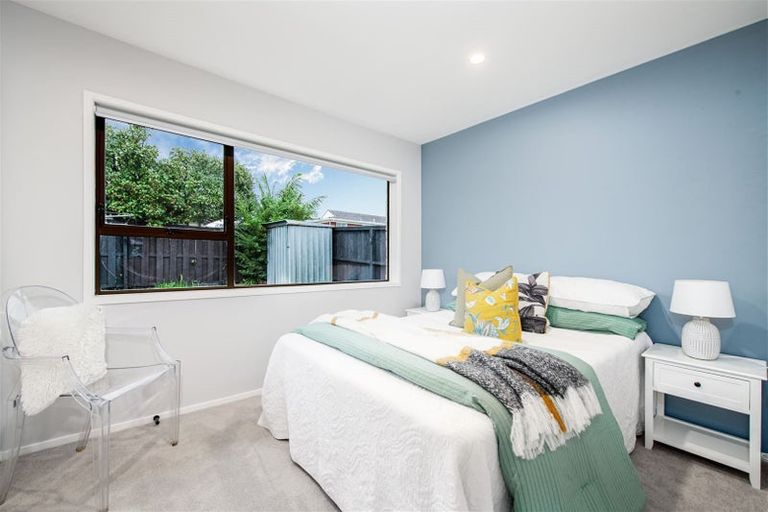 Photo of property in 2/322 Te Atatu Road, Te Atatu South, Auckland, 0610