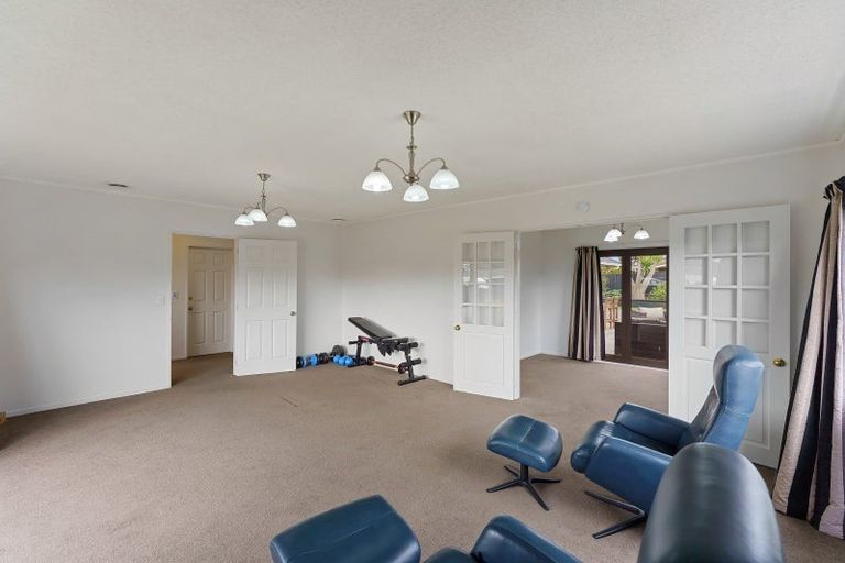 Photo of property in 5 Oakwood Grove, Paraparaumu Beach, Paraparaumu, 5032