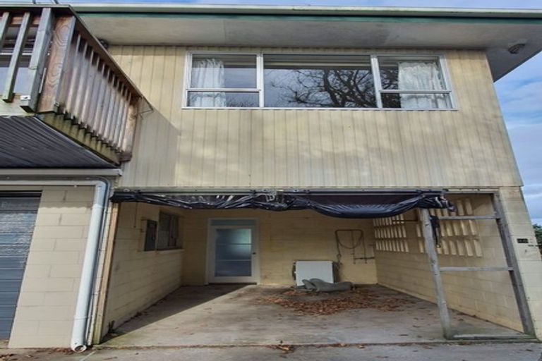 Photo of property in 2/25 Gill Avenue, Te Atatu Peninsula, Auckland, 0610