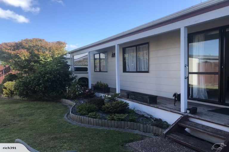 Photo of property in 2a Hilton Grove, Kelvin Grove, Palmerston North, 4414