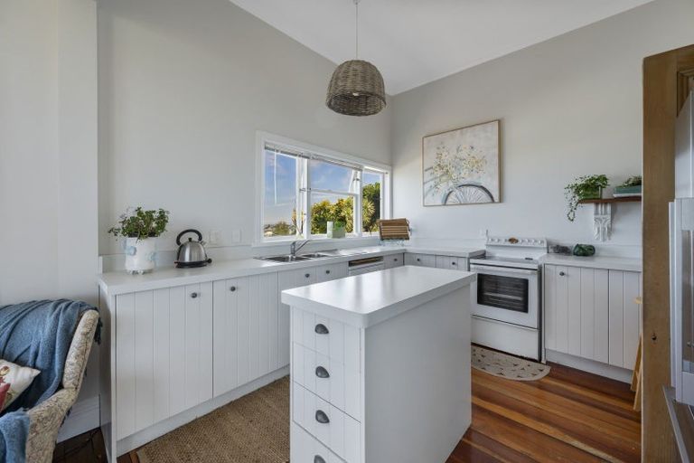 Photo of property in 18 Lighthouse Road, Bluff Hill, Napier, 4110