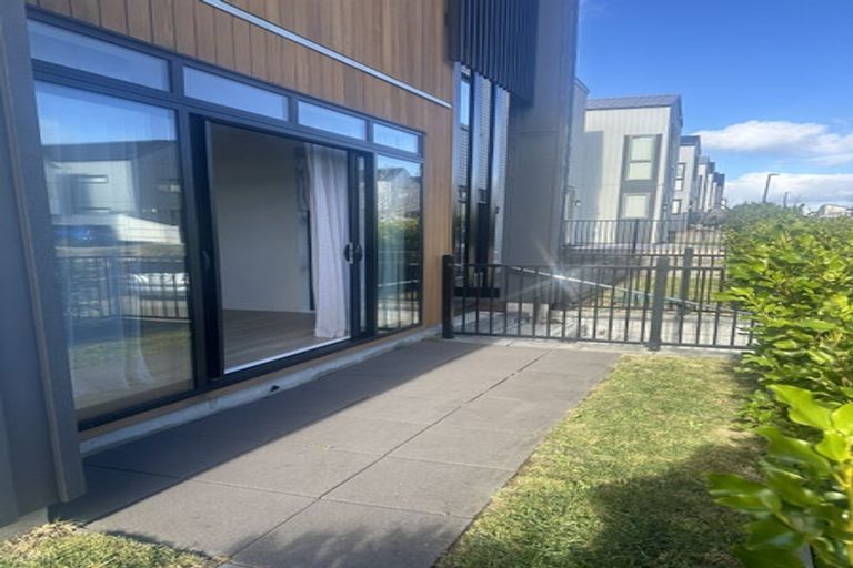 Photo of property in 2 Skua Road, Hobsonville, Auckland, 0616