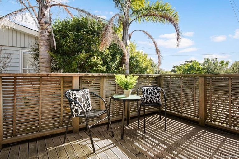 Photo of property in 2/110 Sylvan Avenue, Northcote, Auckland, 0627