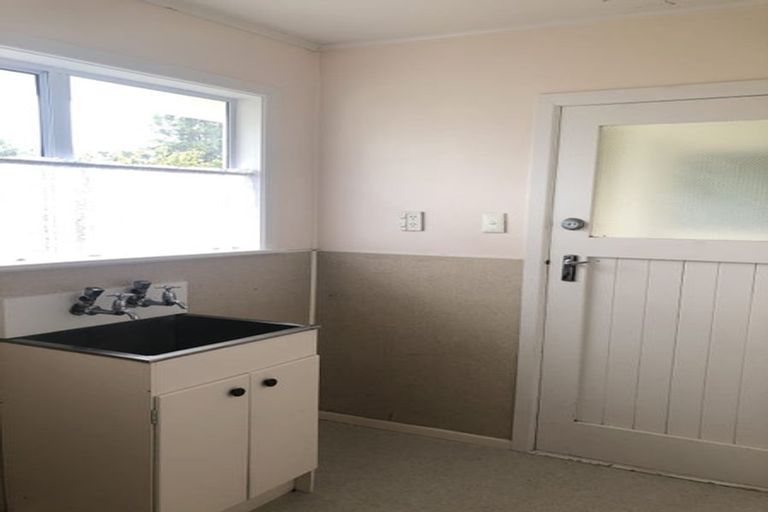 Photo of property in 23 Fairdene Avenue, Henderson, Auckland, 0610