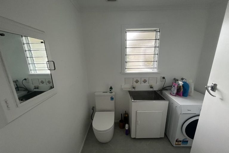 Photo of property in 248 East Coast Road, Forrest Hill, Auckland, 0620