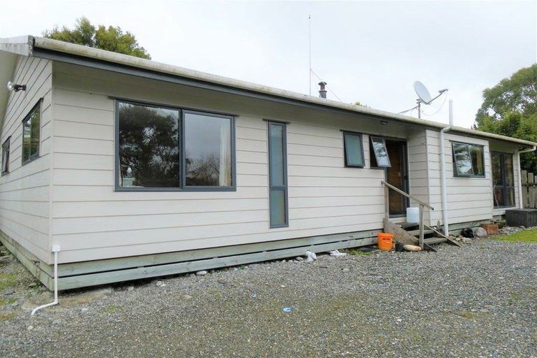Photo of property in 33 Golf Links Road, Kaiata, Greymouth, 7805