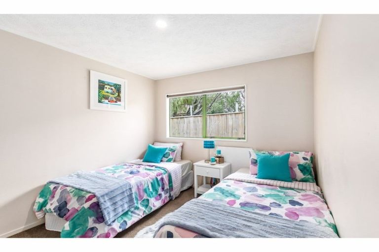Photo of property in 1/5 Masterton Road, Rothesay Bay, Auckland, 0630