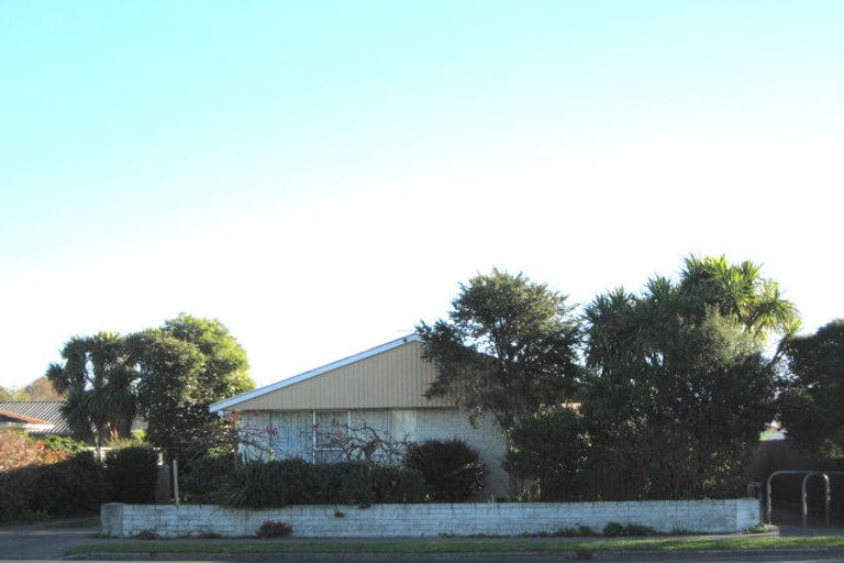 Photo of property in 355 Main North Road, Redwood, Christchurch, 8051