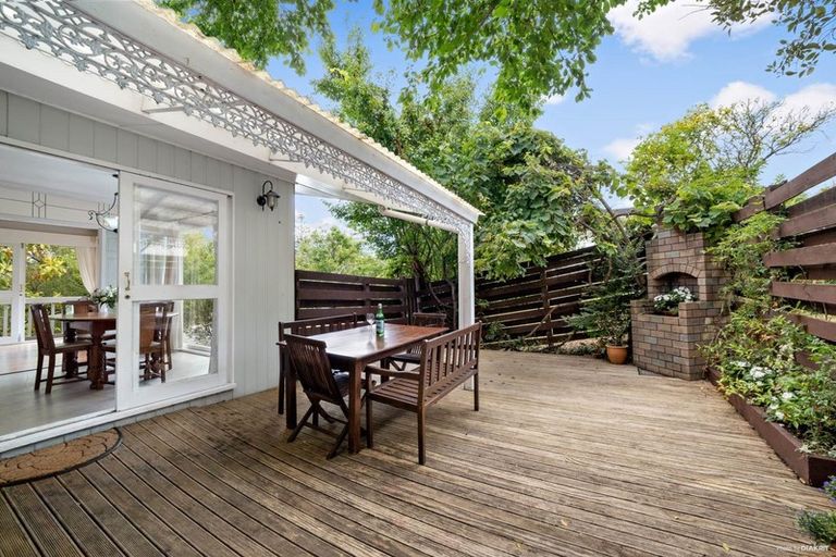 Photo of property in 20 Velma Road, Hillcrest, Auckland, 0627