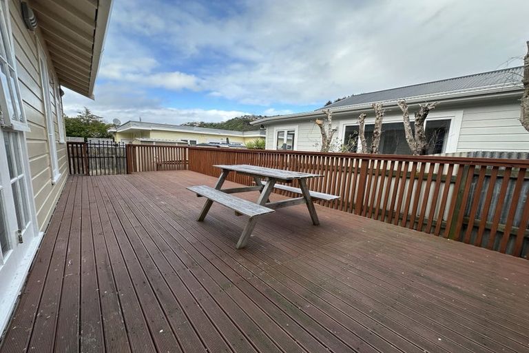 Photo of property in 11 Toru Street, Lyall Bay, Wellington, 6022