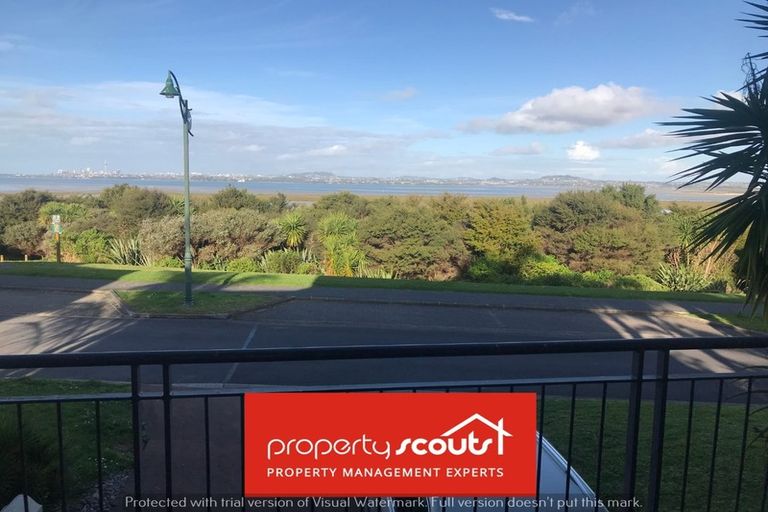 Photo of property in 20 Provence Esplanade, Te Atatu Peninsula, Auckland, 0610