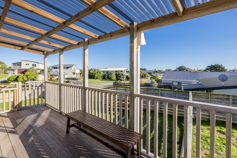 Photo of property in 10 Sylvia Way, Te Horo Beach, Otaki, 5581