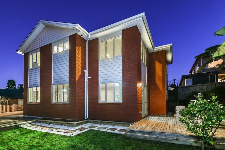 Photo of property in 10a Greenslade Crescent, Northcote, Auckland, 0627