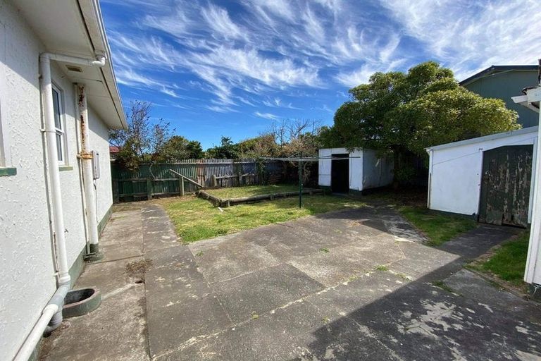 Photo of property in 1 Rangiora Street, Castlecliff, Whanganui, 4501