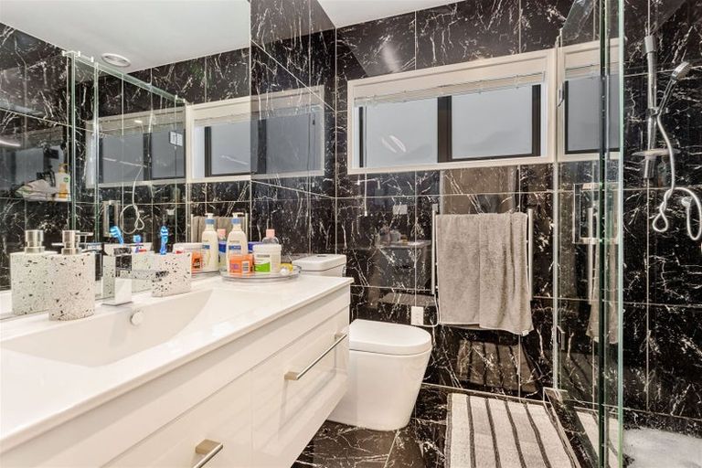 Photo of property in 7/103 Swanson Road, Henderson, Auckland, 0610