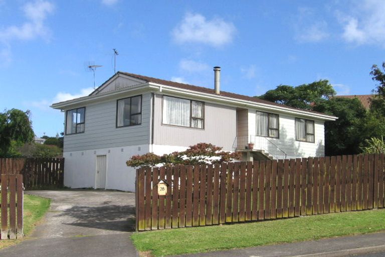 Photo of property in 28 Beauchamp Drive, Massey, Auckland, 0614