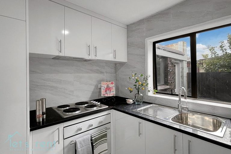 Photo of property in 2/21 Booker Place, Weymouth, Auckland, 2103