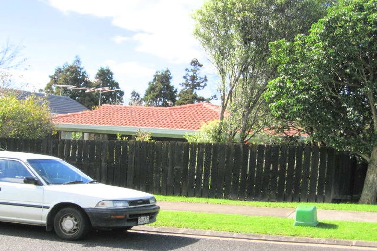 Photo of property in 4a Malloy Place, Eastern Beach, Auckland, 2012