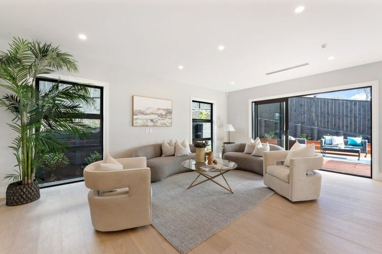 Photo of property in 9 Halcyon Bay Lane, Wainui, 0992