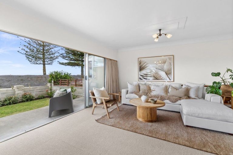 Photo of property in 10 North Terrace, Westshore, Napier, 4110