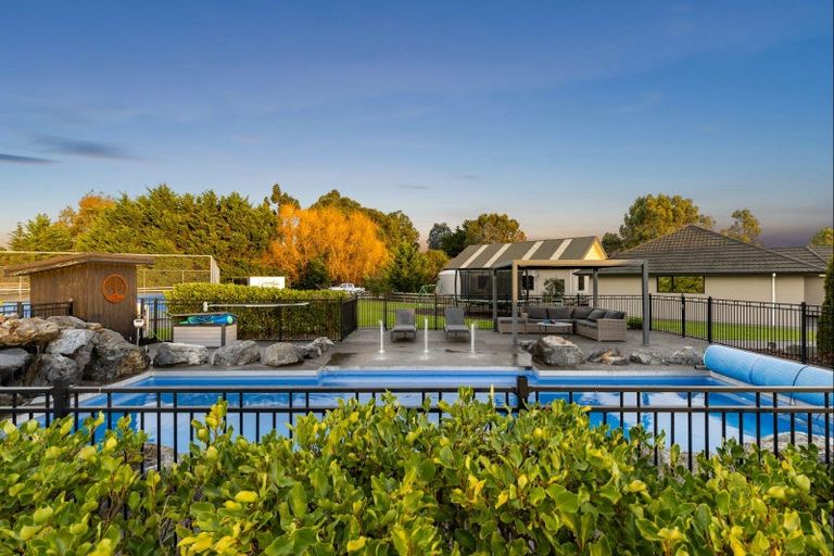 Photo of property in 44 Tutakarae Road, Kelvin Grove, Palmerston North, 4470