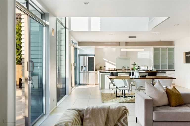 Photo of property in 7 Rangi Avenue, Schnapper Rock, Auckland, 0632