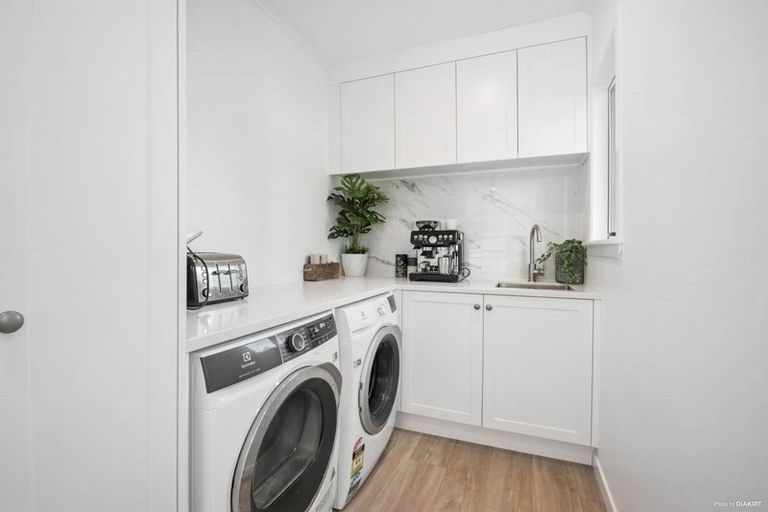 Photo of property in 2/113 Nile Road, Milford, Auckland, 0620