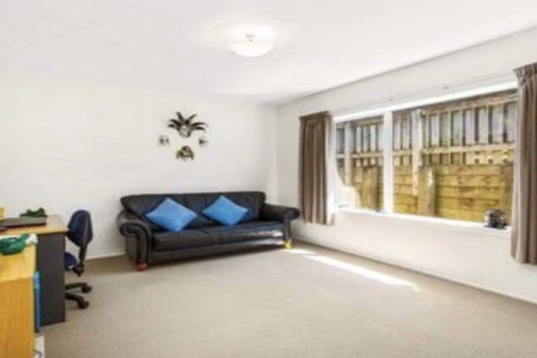 Photo of property in 9 Tararua Close, Aotea, Porirua, 5024