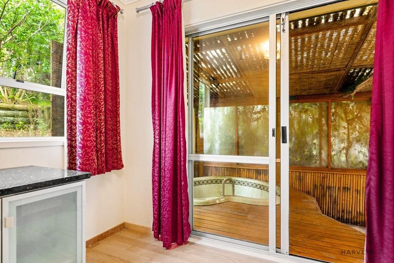 Photo of property in 30 Staincross Street, Green Bay, Auckland, 0604